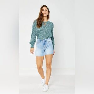 Judy Blue Olivia High-Rise Denim Shorts Medium Item# 8Z